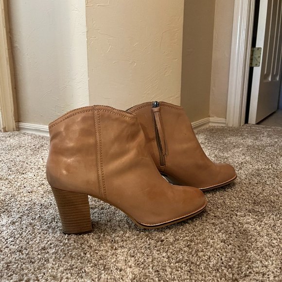 NWOT Authentic Fossil Tan Ankle Boots with Heel - Picture 1 of 3